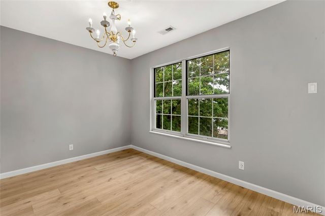 10903 Village Grove Drive D, St Louis, MO 63123
