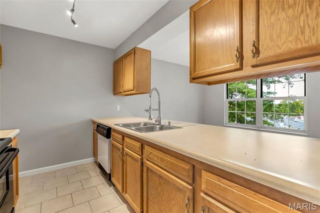 10903 Village Grove Drive D, St Louis, MO 63123