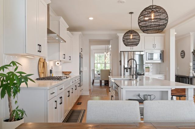 7033 Fiddlers Glen Dr, Arrington, TN 37014