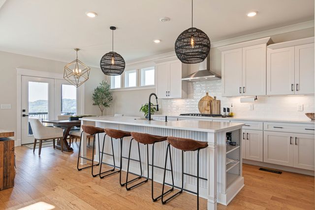 7033 Fiddlers Glen Dr, Arrington, TN 37014