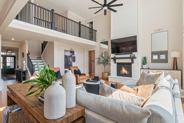 7033 Fiddlers Glen Dr, Arrington, TN 37014