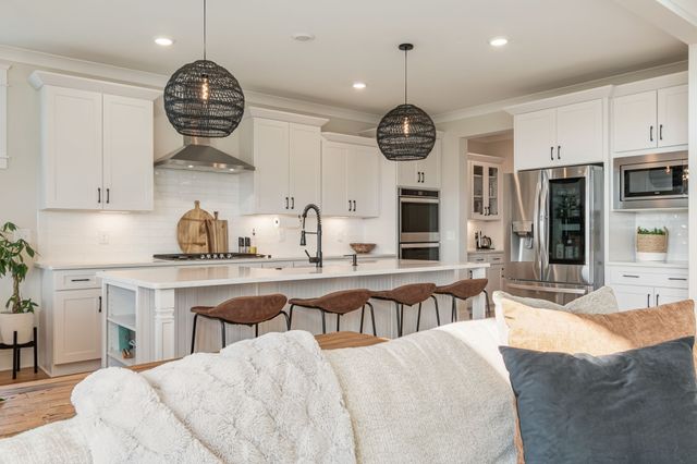 7033 Fiddlers Glen Dr, Arrington, TN 37014