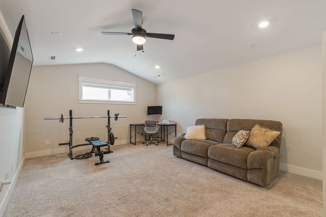 7033 Fiddlers Glen Dr, Arrington, TN 37014