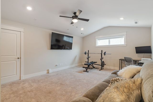 7033 Fiddlers Glen Dr, Arrington, TN 37014