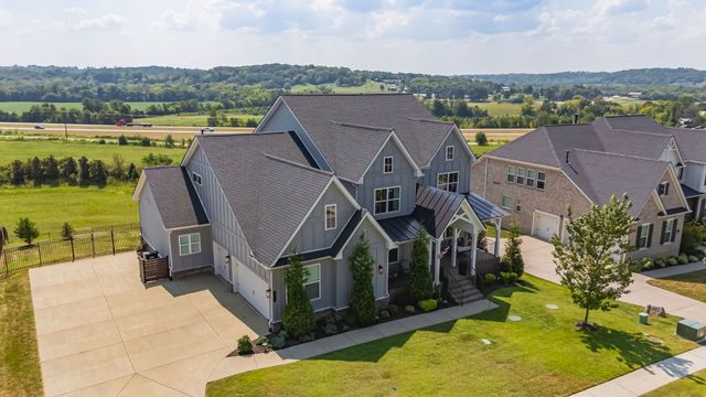 7033 Fiddlers Glen Dr, Arrington, TN 37014