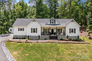 70 Jp Huggins Drive, Hendersonville, NC 28791