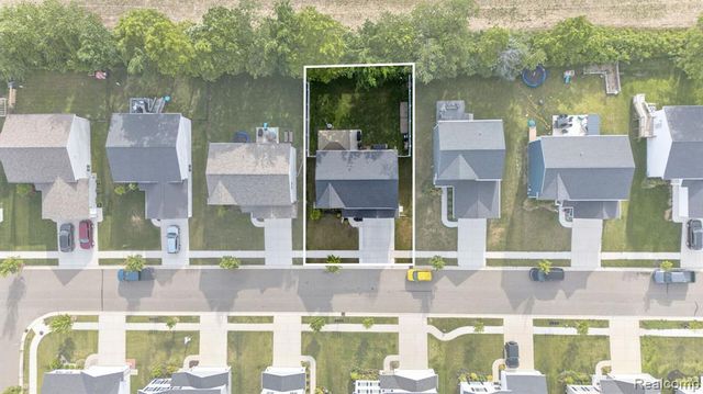 2845 Sycamore River Drive, Fowlerville, MI 48836