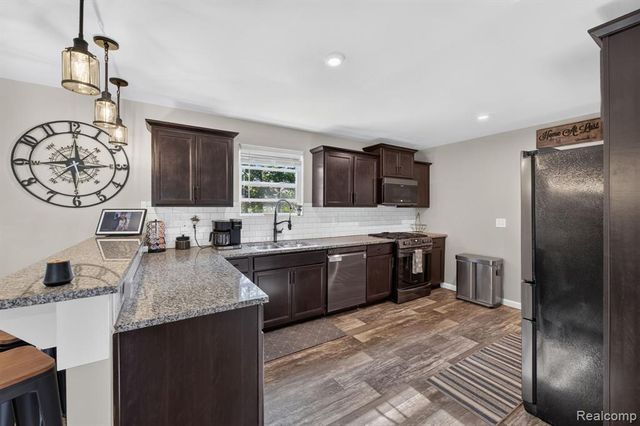 2845 Sycamore River Drive, Fowlerville, MI 48836