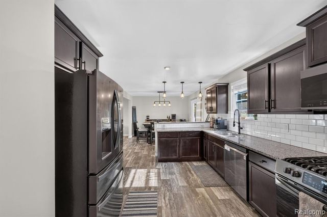 2845 Sycamore River Drive, Fowlerville, MI 48836