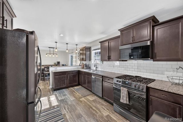 2845 Sycamore River Drive, Fowlerville, MI 48836