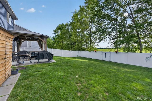 2845 Sycamore River Drive, Fowlerville, MI 48836