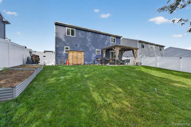 2845 Sycamore River Drive, Fowlerville, MI 48836