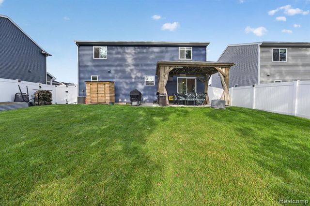 2845 Sycamore River Drive, Fowlerville, MI 48836