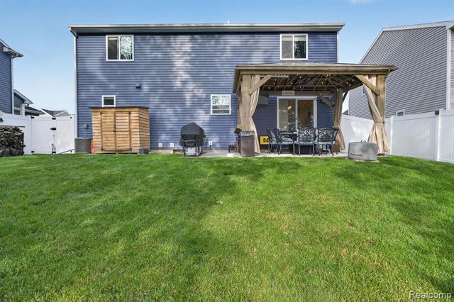 2845 Sycamore River Drive, Fowlerville, MI 48836