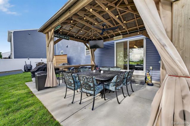 2845 Sycamore River Drive, Fowlerville, MI 48836