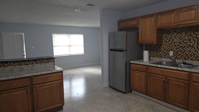 2736 Seneca Avenue, Fort Pierce, FL 34945