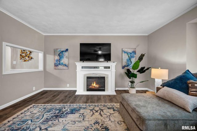 340 HAWTHORNE Circle, Creve Coeur, IL 61610