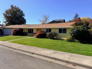 108 NW Sunhill Drive, Grants Pass, OR 97526