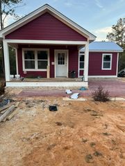 107 E Juniper Avenue, Defuniak Springs, FL 32433