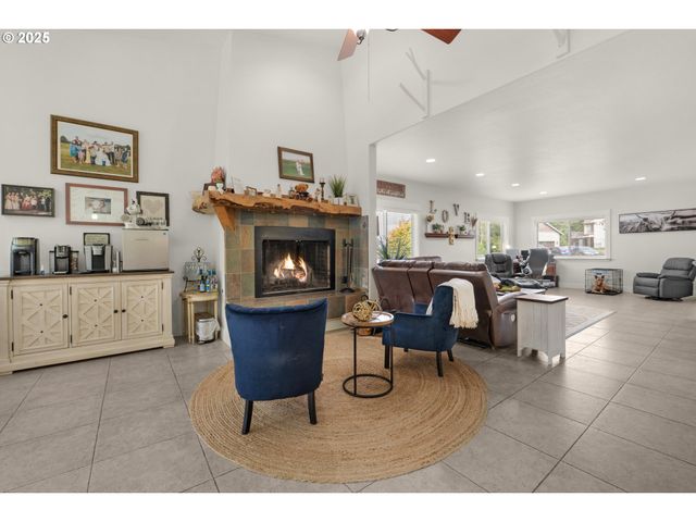 2344 ROYAL VIEW Dr, Seaside, OR 97138