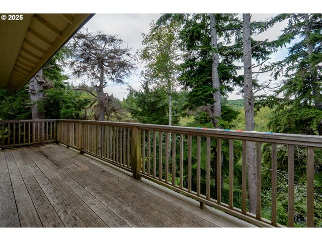 2344 ROYAL VIEW Dr, Seaside, OR 97138