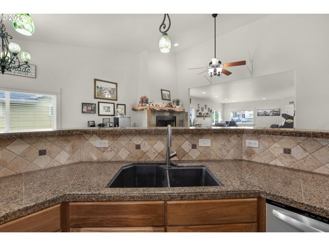 2344 ROYAL VIEW Dr, Seaside, OR 97138