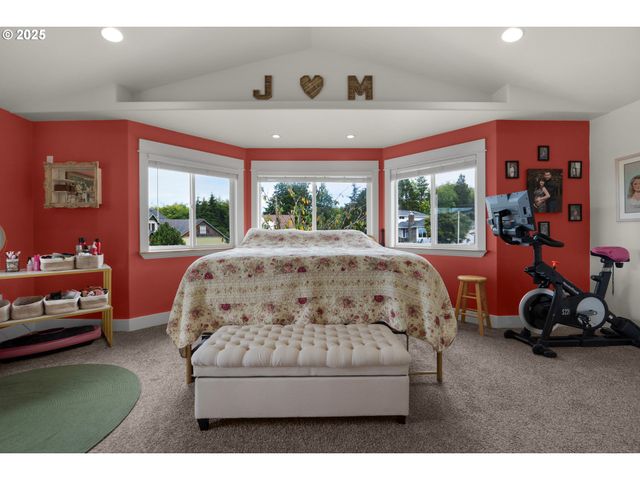 2344 ROYAL VIEW Dr, Seaside, OR 97138