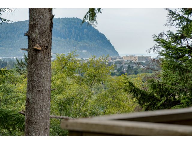 2344 ROYAL VIEW Dr, Seaside, OR 97138