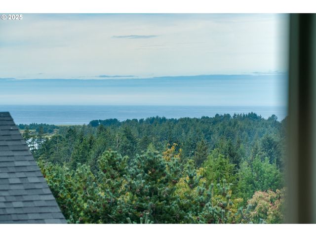 2344 ROYAL VIEW Dr, Seaside, OR 97138