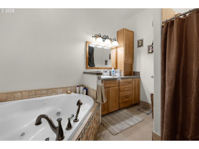 2344 ROYAL VIEW Dr, Seaside, OR 97138