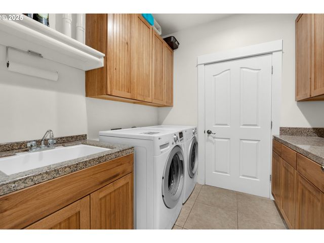 2344 ROYAL VIEW Dr, Seaside, OR 97138