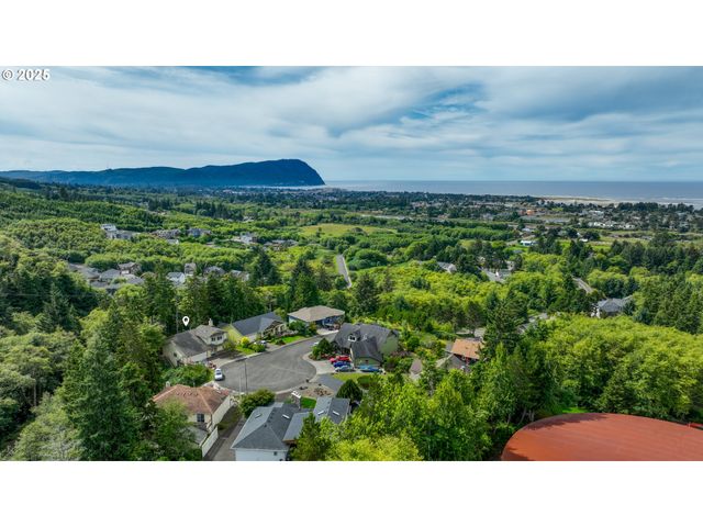 2344 ROYAL VIEW Dr, Seaside, OR 97138