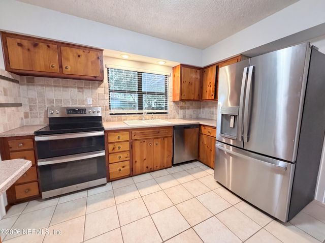 2020 CHERRY Lane, Palatka, FL 32177