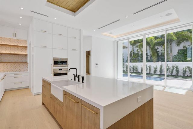 330 Grove Place, Delray Beach, FL 33444