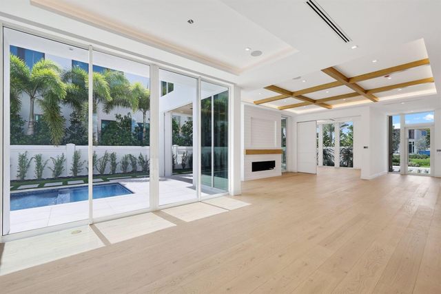 330 Grove Place, Delray Beach, FL 33444