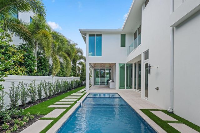 330 Grove Place, Delray Beach, FL 33444