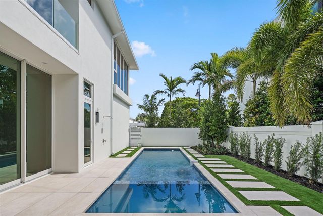 330 Grove Place, Delray Beach, FL 33444
