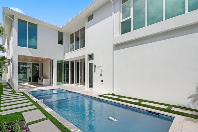 330 Grove Place, Delray Beach, FL 33444