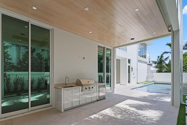 330 Grove Place, Delray Beach, FL 33444