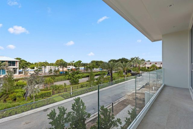 330 Grove Place, Delray Beach, FL 33444