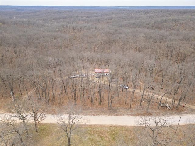 32555 Sagrada Beach Road, Lincoln, MO 65338