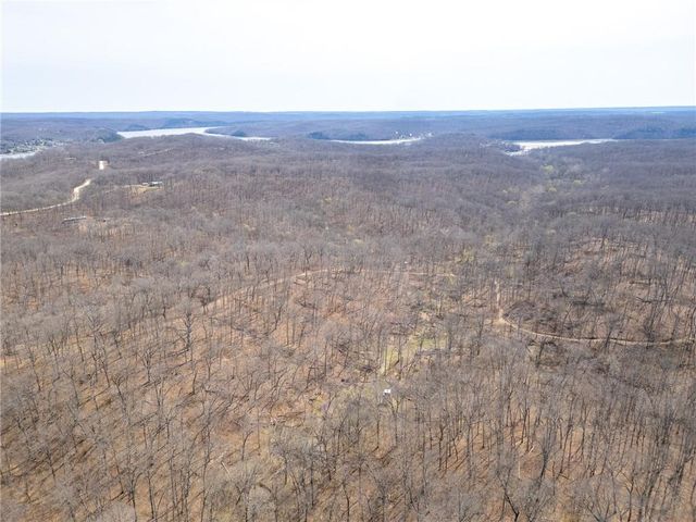 32555 Sagrada Beach Road, Lincoln, MO 65338