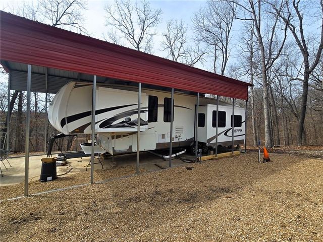 32555 Sagrada Beach Road, Lincoln, MO 65338