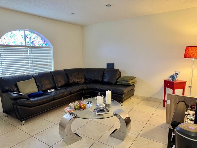 3858 SW 153rd Pl, Miami, FL 33185