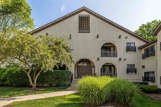 42160 WOODWARD #40 Avenue, Bloomfield Hills, MI 48304