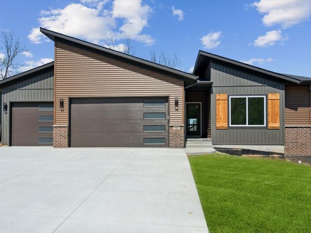 1423 Legend Drive, Tiffin, IA 52340