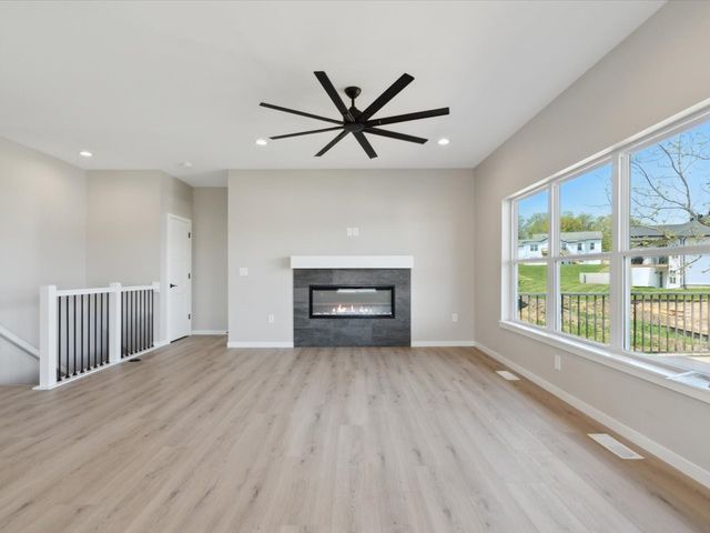 1423 Legend Drive, Tiffin, IA 52340