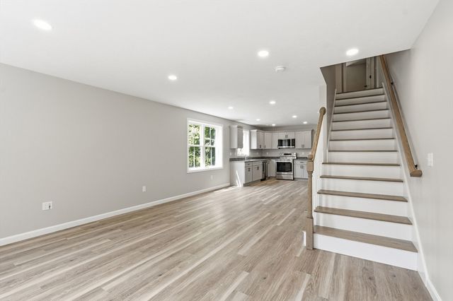 71 Pine St A, Warren, MA 01083