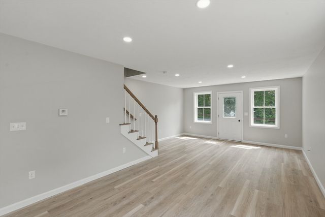 71 Pine St A, Warren, MA 01083