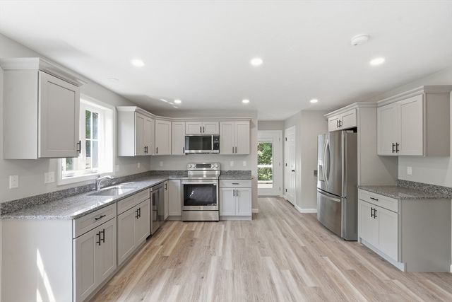 71 Pine St A, Warren, MA 01083